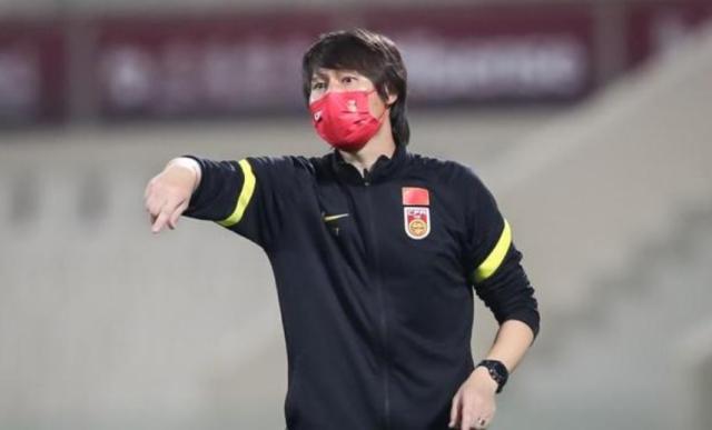 李铁微博被爆！球迷刷屏要求下课：不用归化是罪人